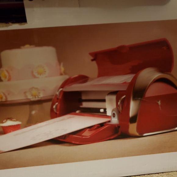 Cricut cake Machine - Picture 8 of 9
